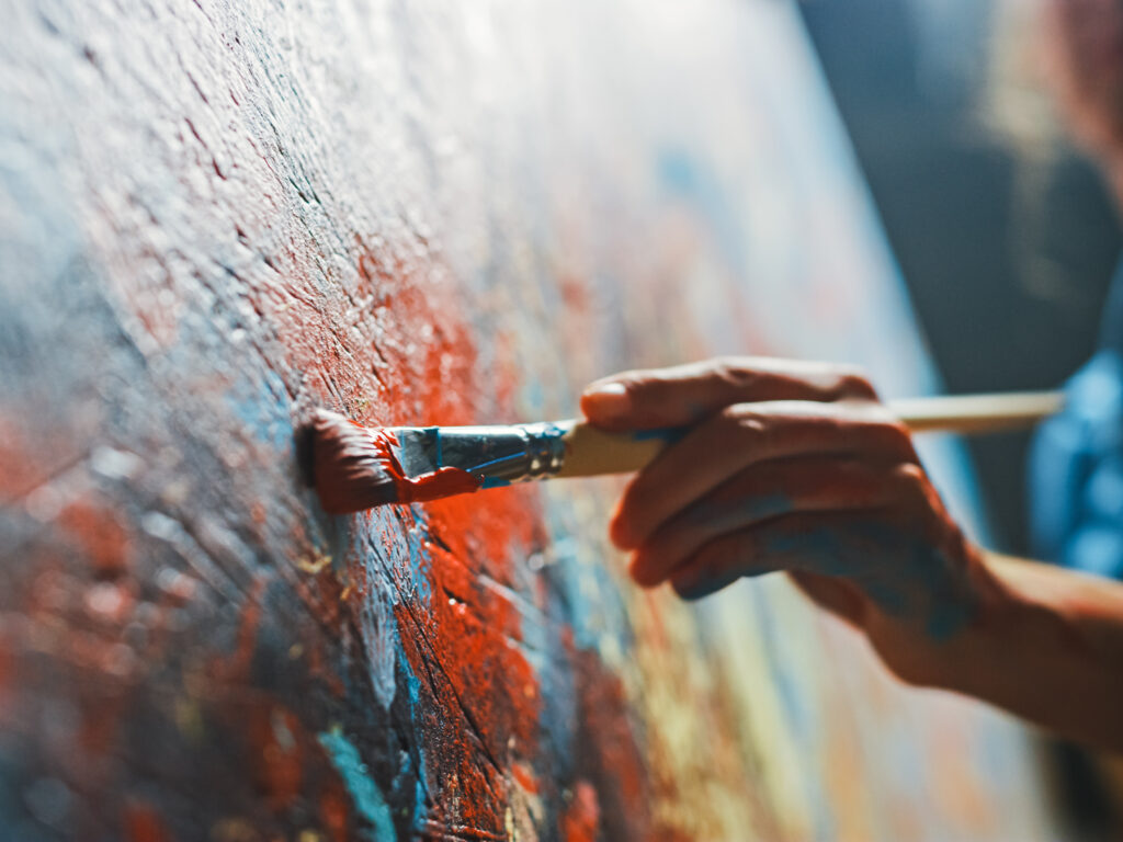 woman-painting-art-close-up