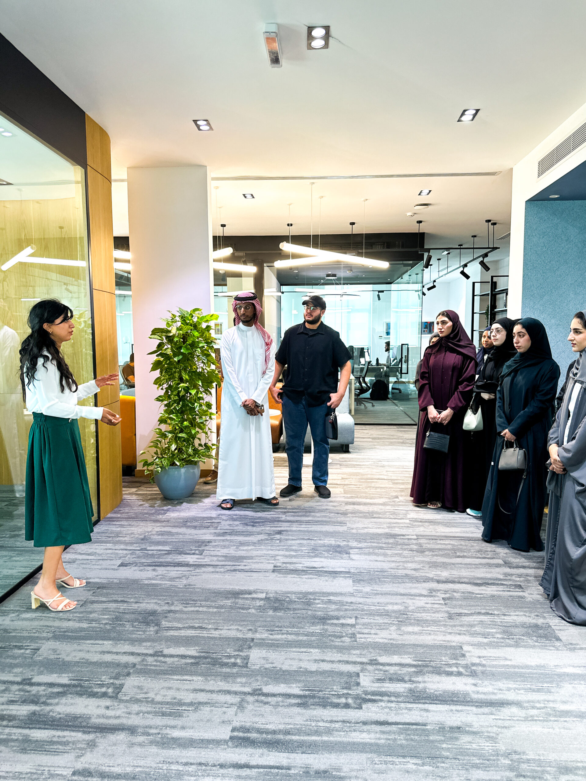 reso-welcomes-students-from-almubarrah-alkhalifia-foundations-rayaat-program-for-an- immersive-office-experience